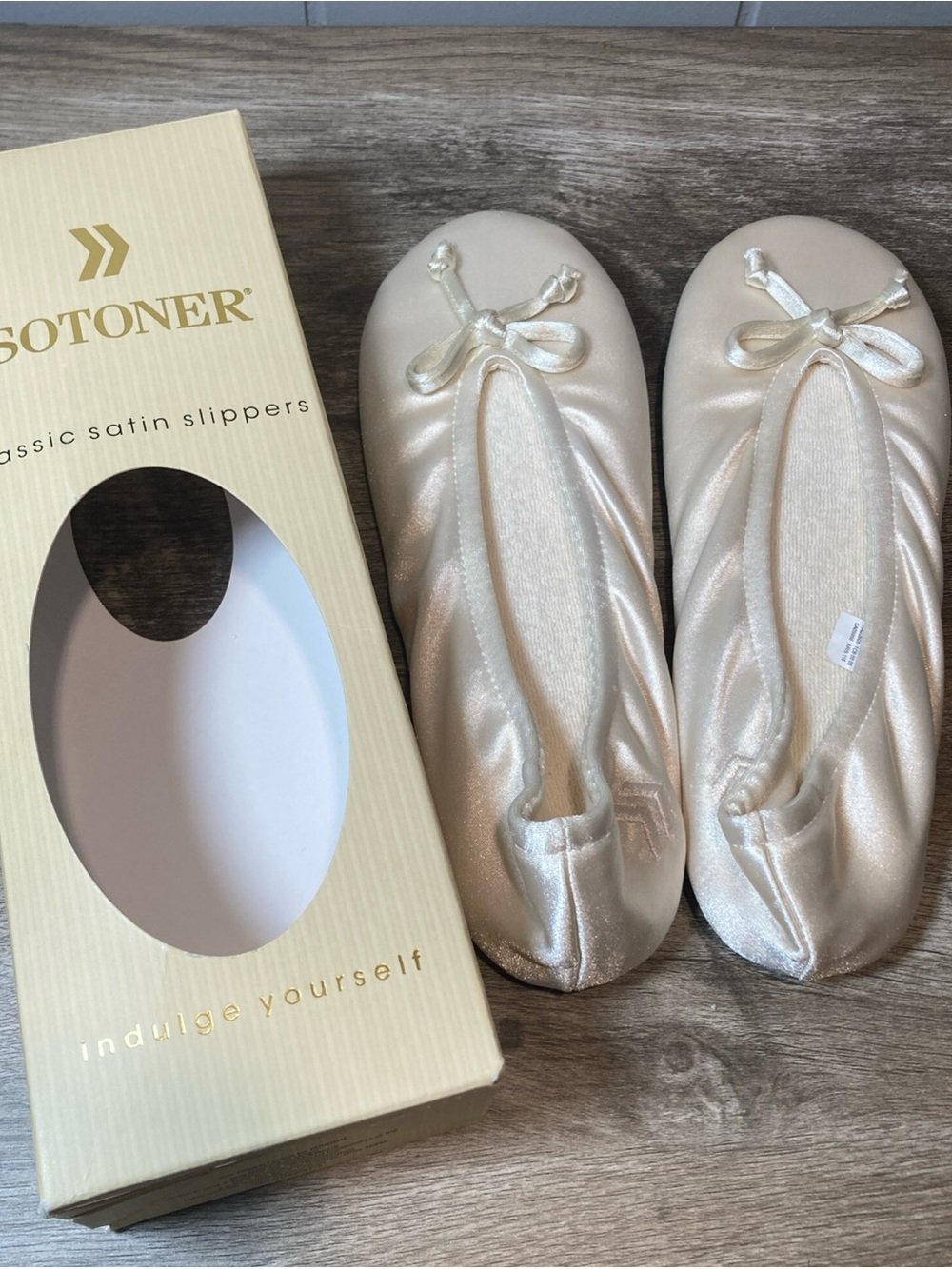 Isotoner Classic Satin Slippers Med 6.5-7.5 Cream Wedding Travel Luxury